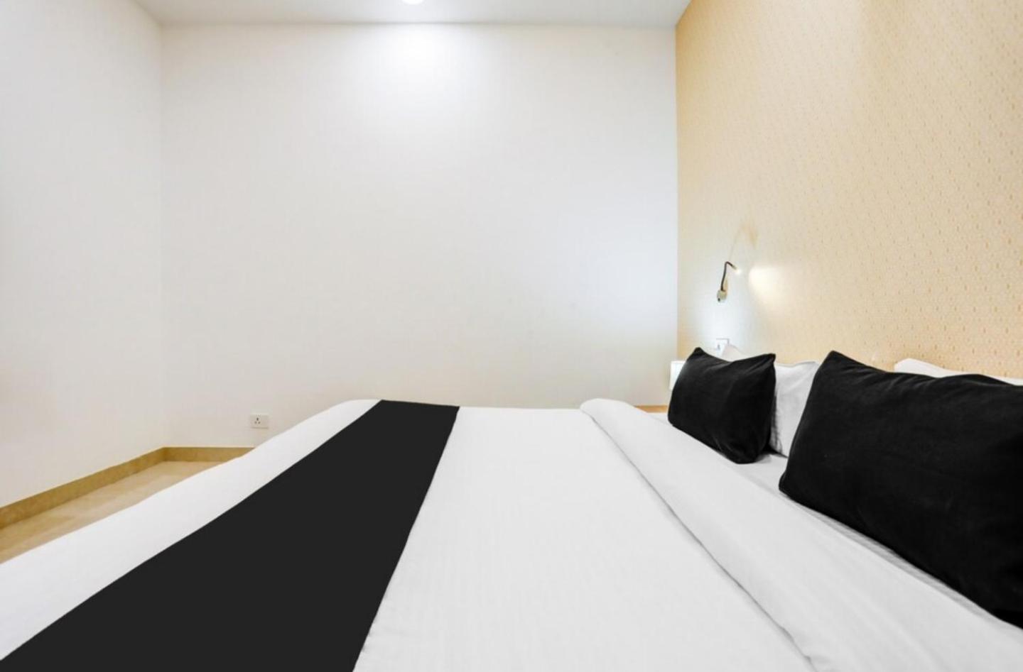 The Grand Blue Hotel Greater Noida Eksteriør bilde