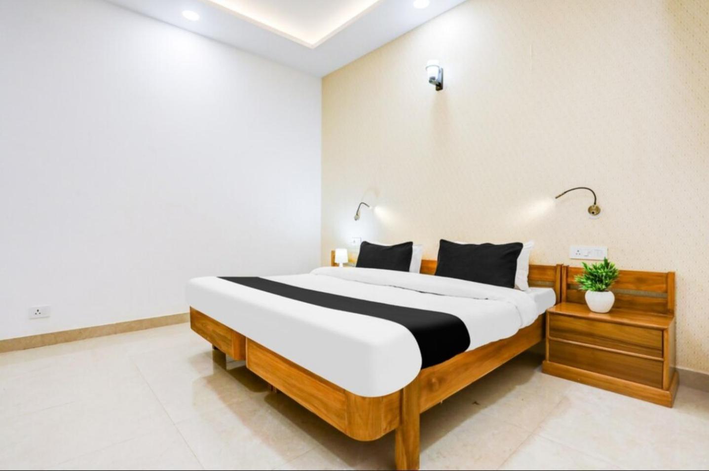 The Grand Blue Hotel Greater Noida Eksteriør bilde