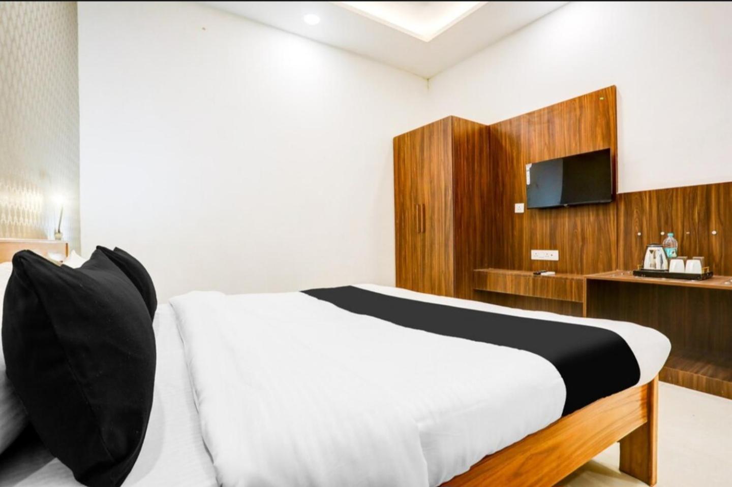 The Grand Blue Hotel Greater Noida Eksteriør bilde