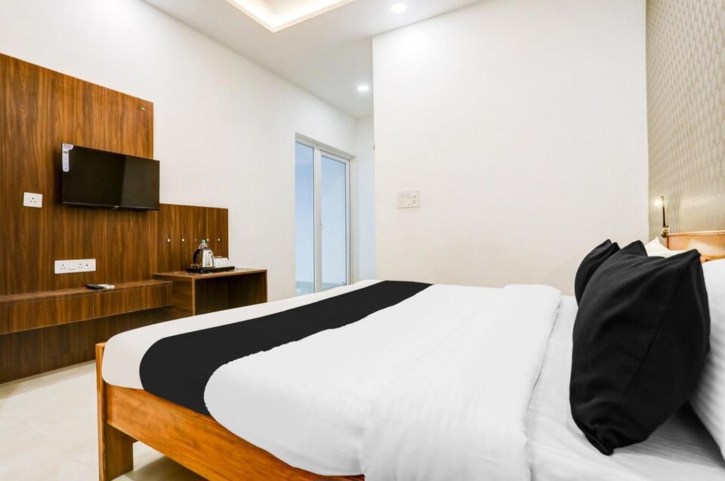 The Grand Blue Hotel Greater Noida Eksteriør bilde